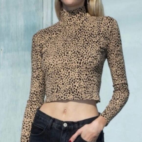 Brandy Melville Daniella Leopard Print Turtleneck Long Sleeve - Picture 1 of 5